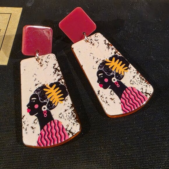 Handmade Jewelry - Retro 80s Style Artsy African Woman Vintage Lucite Pendant Dangle earrings